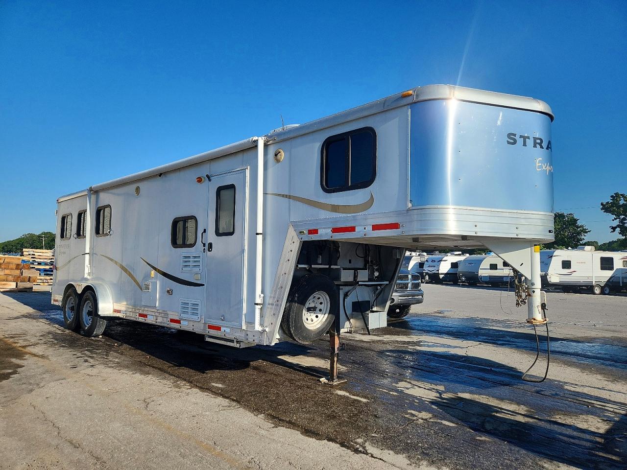1999 OTHE UNKNOWN BISION  HORSE TRAILER | 43B26232391000234 | UPCARS