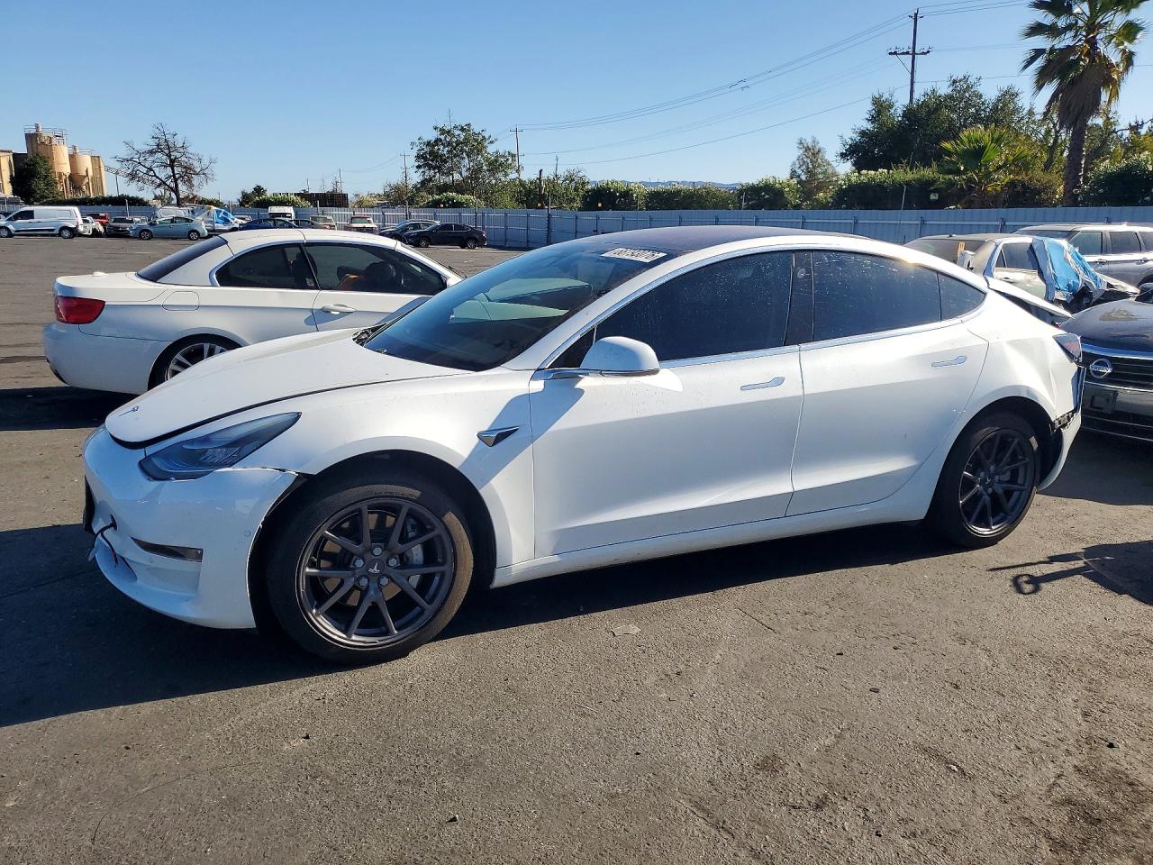 2018 TESLA MODEL 3 | 5YJ3E1EAXJF069951 | UPCARS