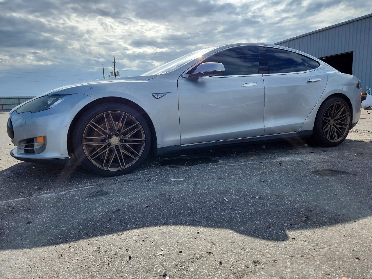 2016 TESLA MODEL S | 5YJSA1E26GF131824 | UPCARS