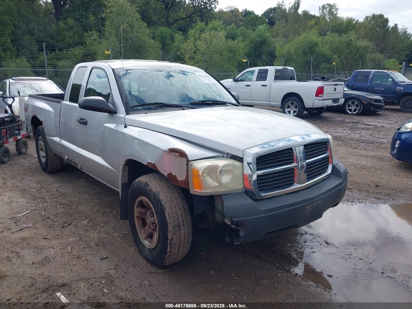 2005 DODGE DAKOTA ST | 1D7HW22N45S253023 | UPCARS