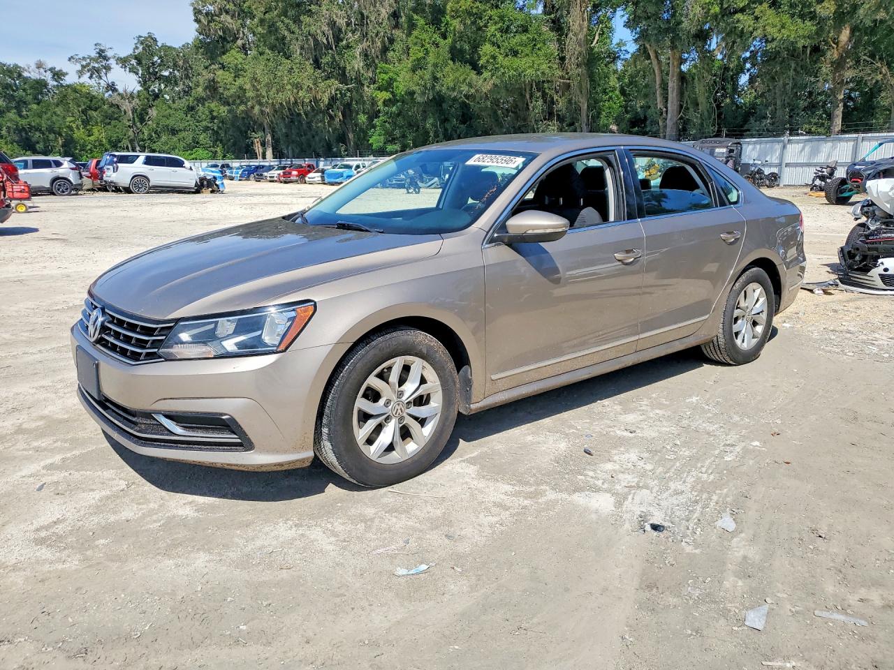 2016 VOLKSWAGEN PASSAT S | 1VWAS7A33GC011290 | UPCARS