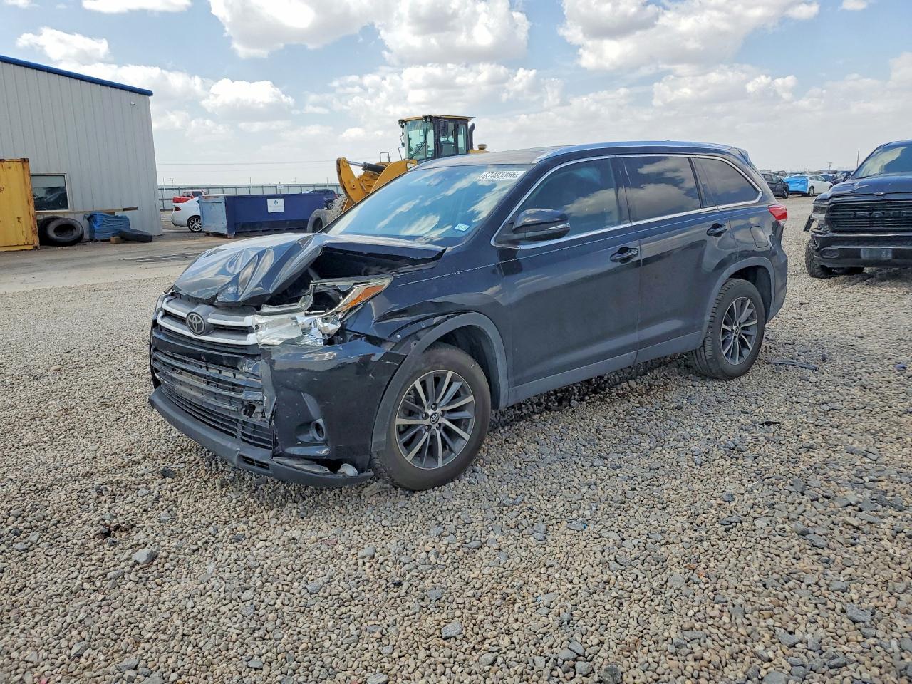 2019 TOYOTA HIGHLANDER XLE | 5TDKZRFH6KS351138 | UPCARS