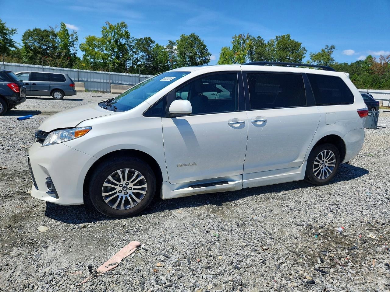 2018 TOYOTA SIENNA XLE 8-PASSENGER | 5TDYZ3DC5JS961139 | UPCARS