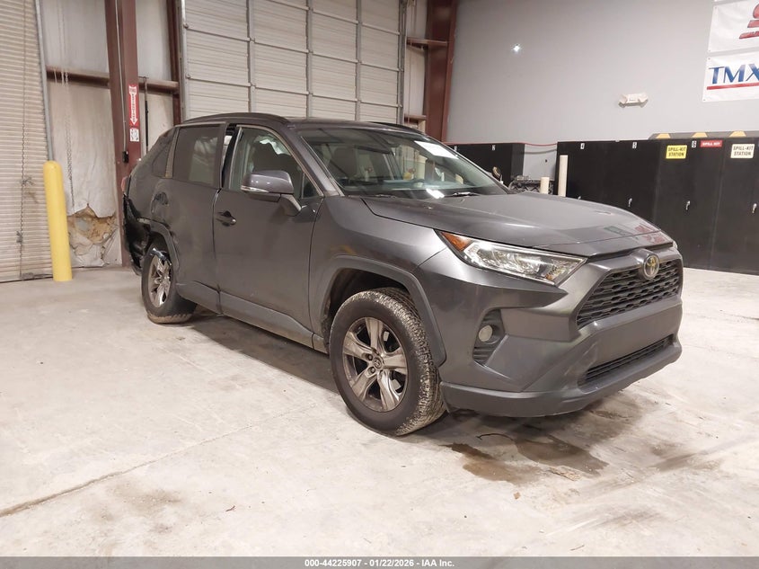 2021 TOYOTA RAV4 XLE | 2T3W1RFV4MC124290 | UPCARS