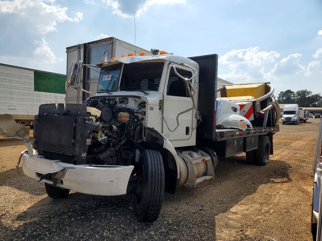 2015 PETERBILT ALL OTHER | 2NP2HM6X5FM256765 | UPCARS