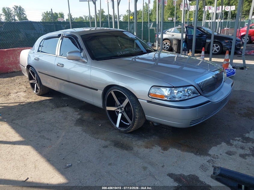 2007 LINCOLN TOWN CAR SIGNATURE LIMITED | 1LNHM82W17Y628826 | UPCARS