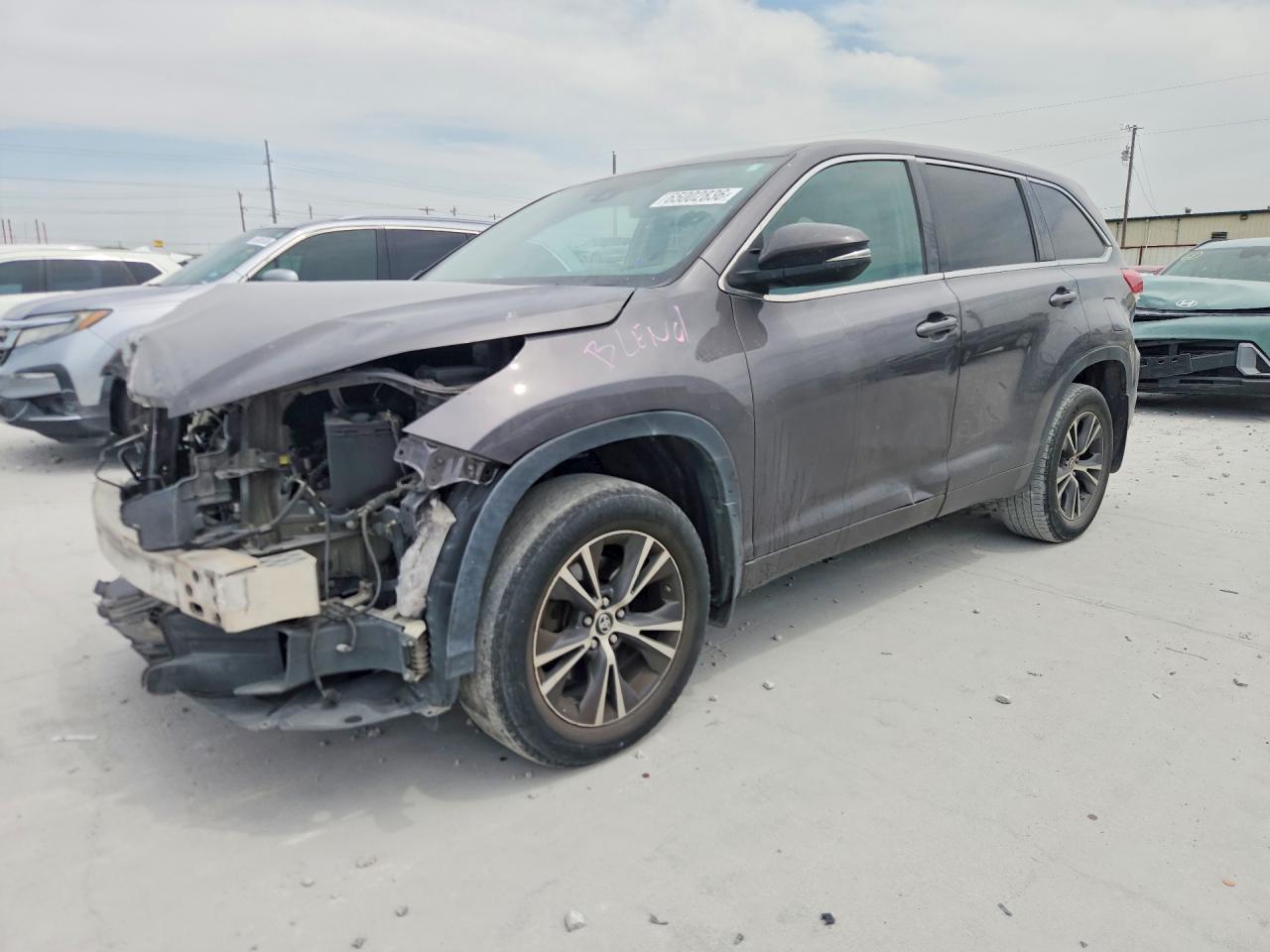 2018 TOYOTA HIGHLANDER LE | 5TDZZRFH1JS235424 | UPCARS