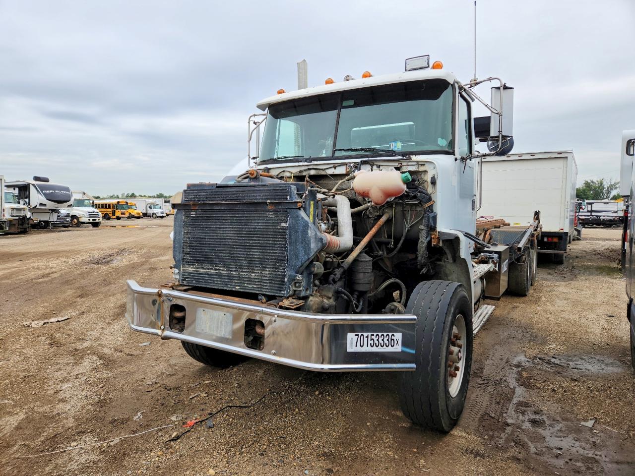 2001 VOLVO CONVENTION ROLL-OFF CONTAINER TRUCK | 4V5JC8UF01N310114 | UPCARS