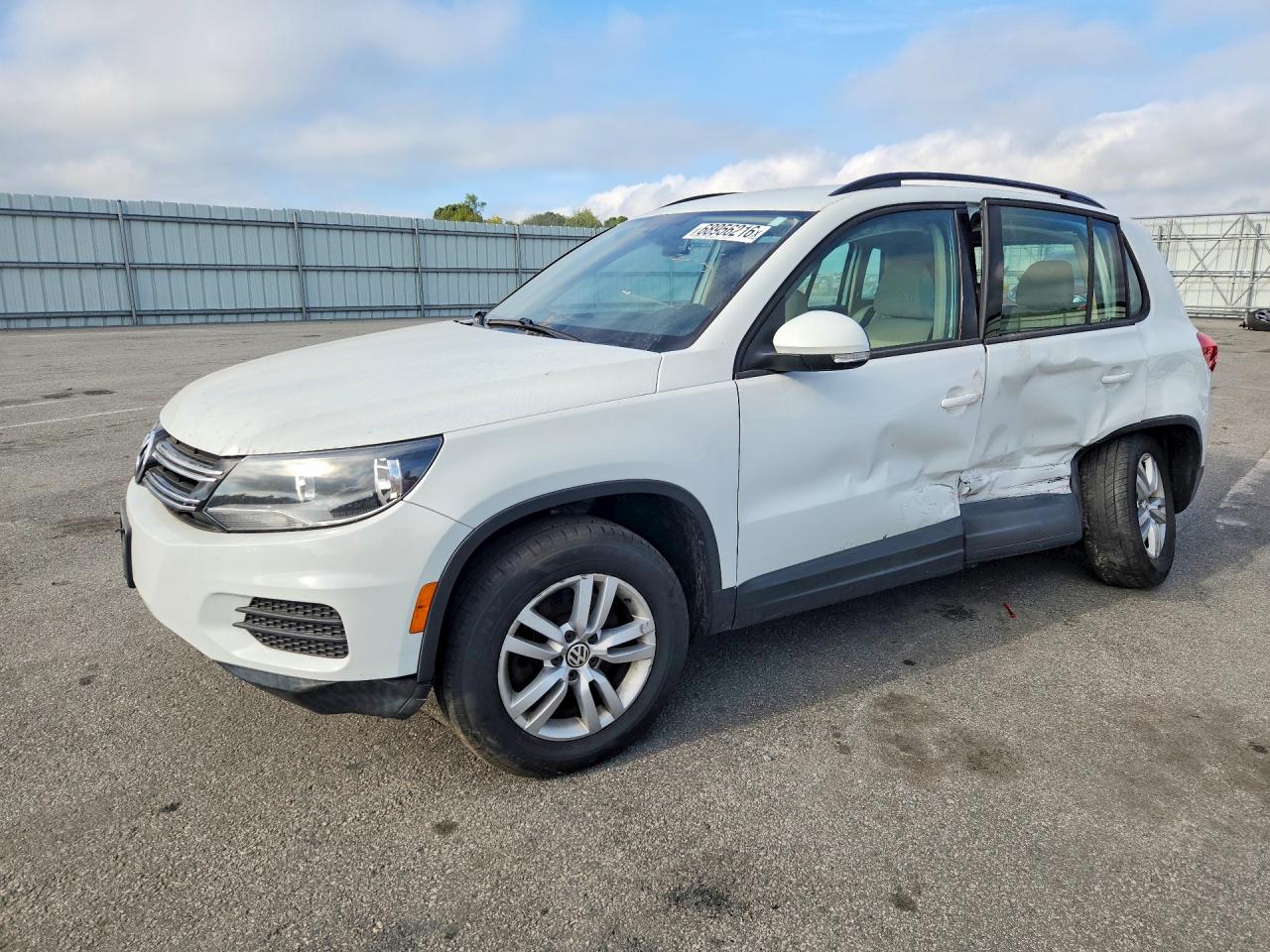 2016 VOLKSWAGEN TIGUAN S | WVGBV7AX7GW548272 | UPCARS