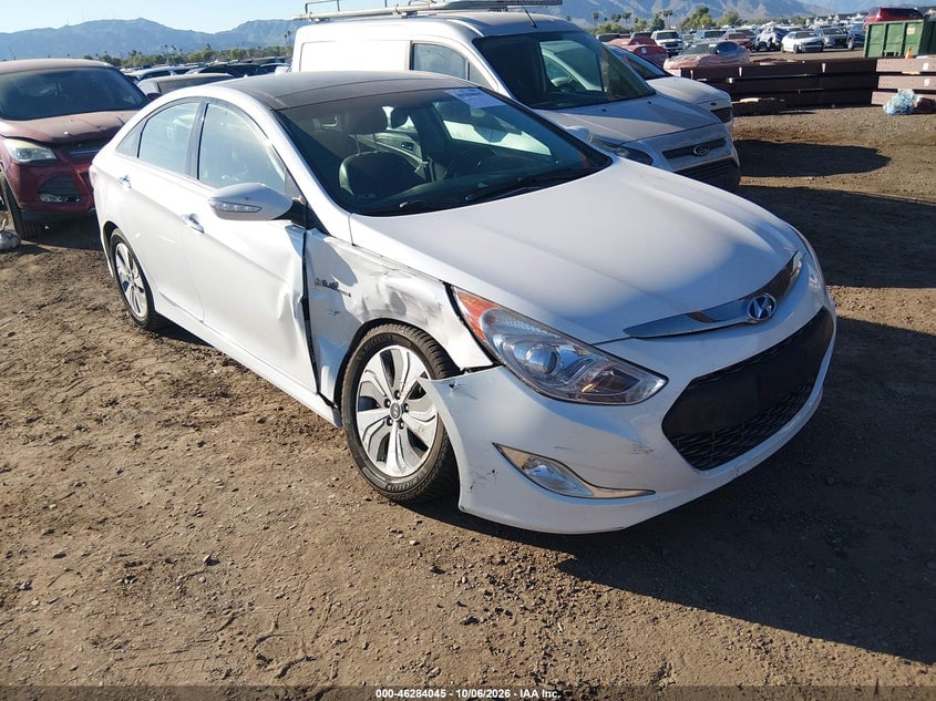2015 HYUNDAI SONATA HYBRID LIMITED | KMHEC4A47FA136128 | UPCARS