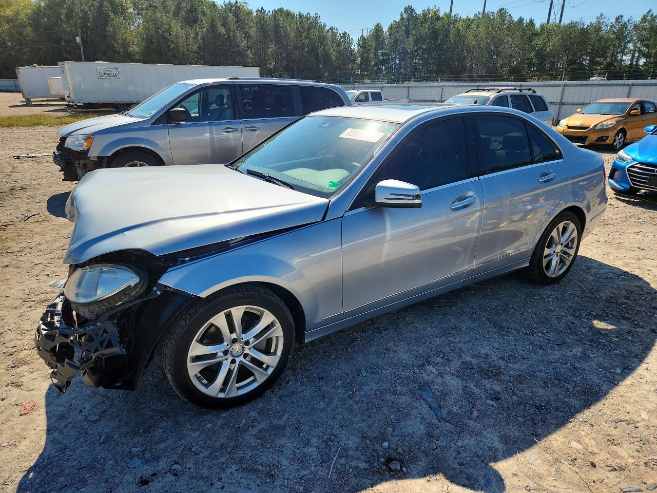 2013 MERCEDES-BENZ C-CLASS 250 | WDDGF4HB5DR282749 | UPCARS