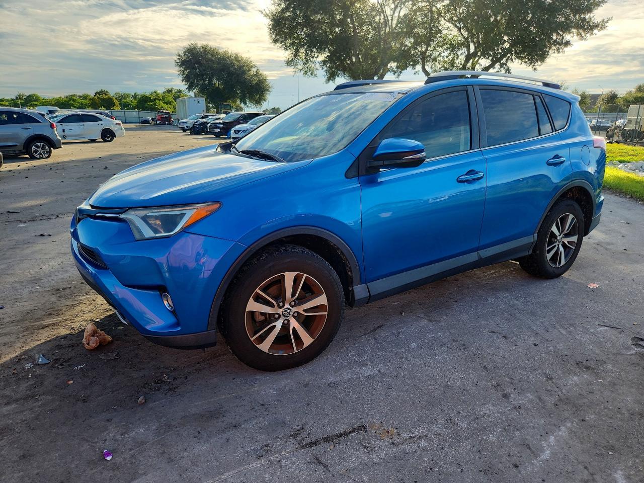 2018 TOYOTA RAV4 XLE | JTMWFREV0JJ204407 | UPCARS