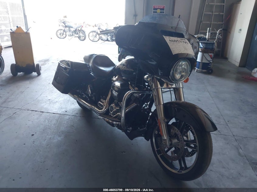2019 HARLEY-DAVIDSON FLHX | 1HD1KBC31KB673675 | UPCARS