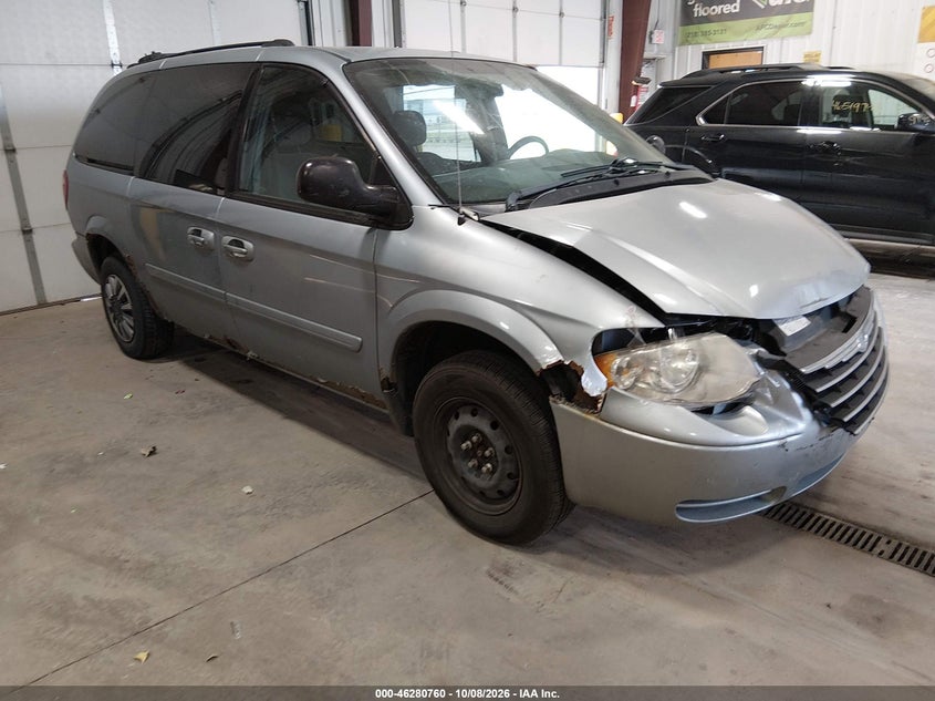 2005 CHRYSLER TOWN & COUNTRY LX | 2C4GP44R85R170906 | UPCARS