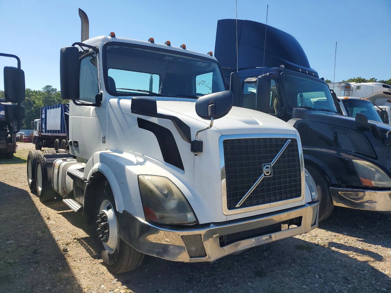 2017 VOLVO VNL SEMI TRUCK | 4V4NC9EG1HN980381 | UPCARS