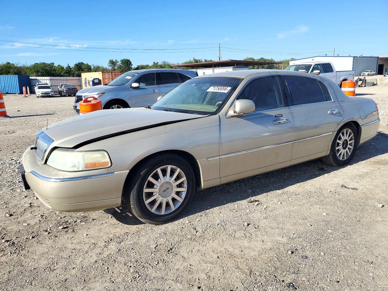 2007 LINCOLN TOWNCAR SIGNATURE | 1LNHM81V07Y606888 | UPCARS
