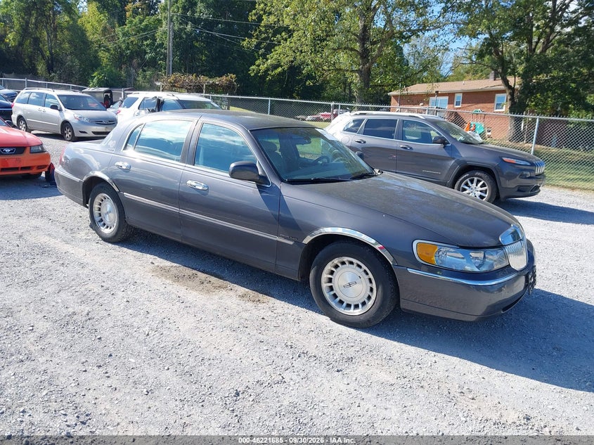 1999 LINCOLN TOWN CAR EXECUTIVE | 1LNHM81W6XY667946 | UPCARS