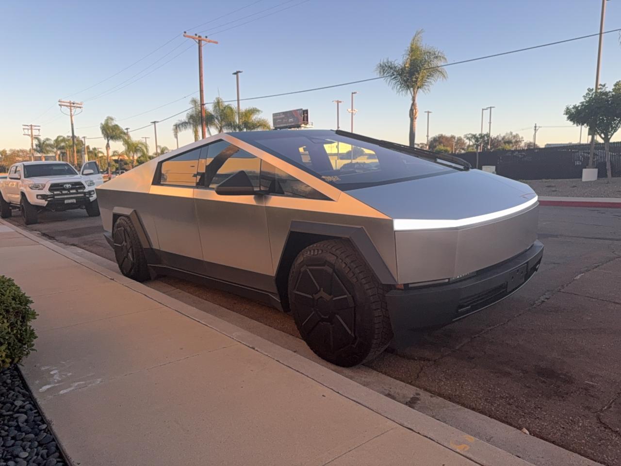 2024 TESLA CYBERTRUCK | 7G2CEHED4RA039711 | UPCARS