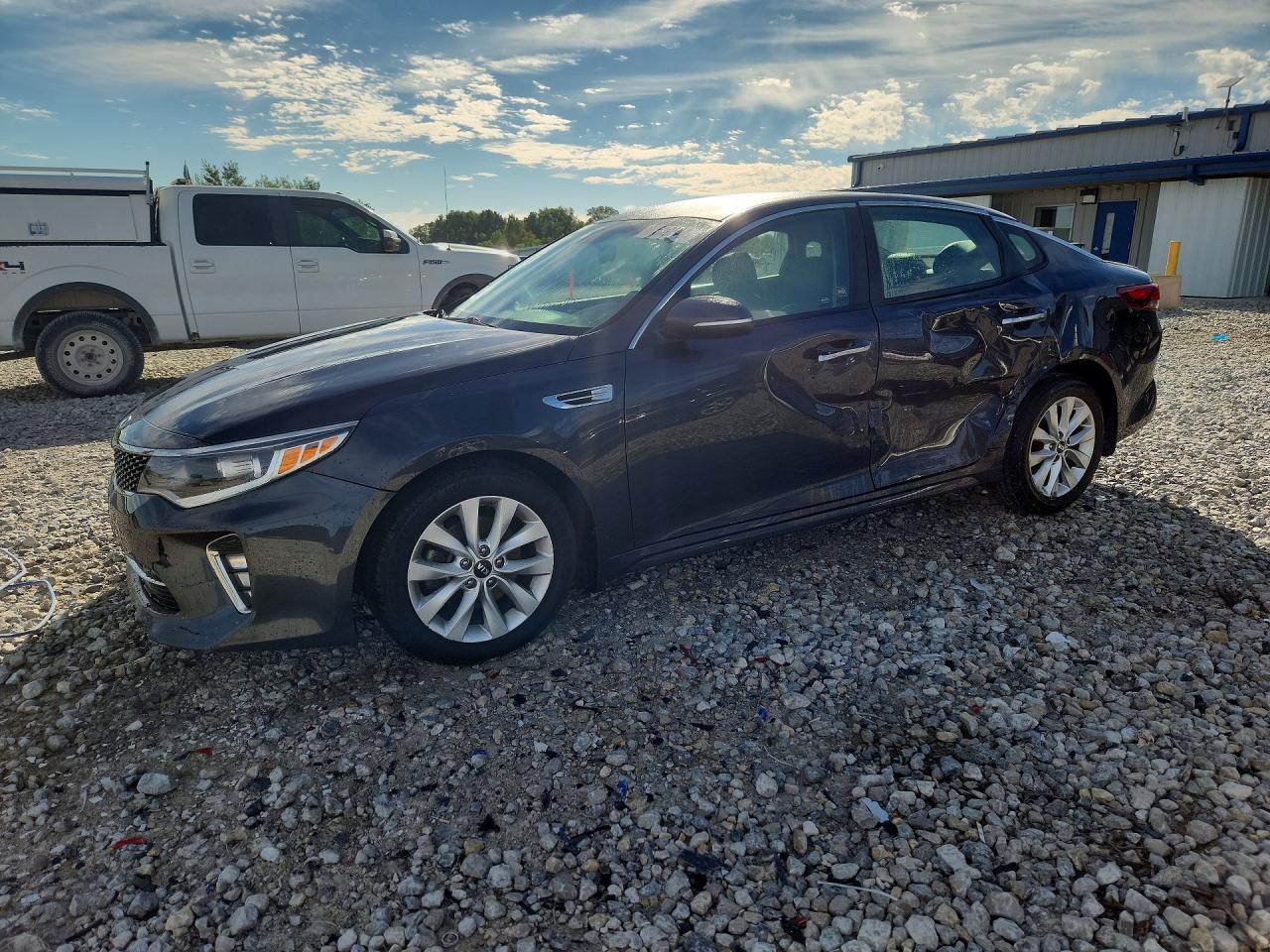 2018 KIA OPTIMA S | 5XXGT4L33JG232997 | UPCARS