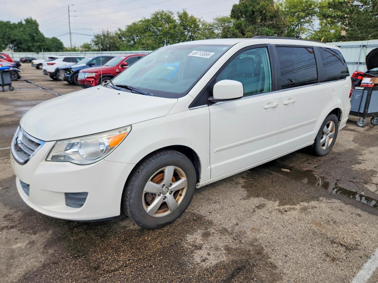 2011 VOLKSWAGEN ROUTAN SE | 2V4RW3DG5BR636488 | UPCARS