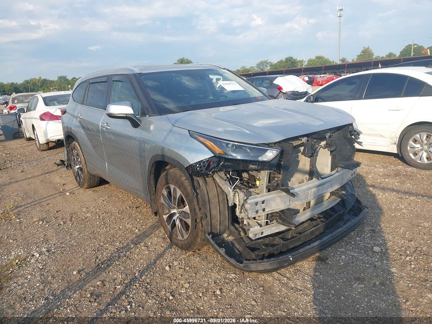 2022 TOYOTA HIGHLANDER XLE | 5TDGZRBH1NS585977 | UPCARS