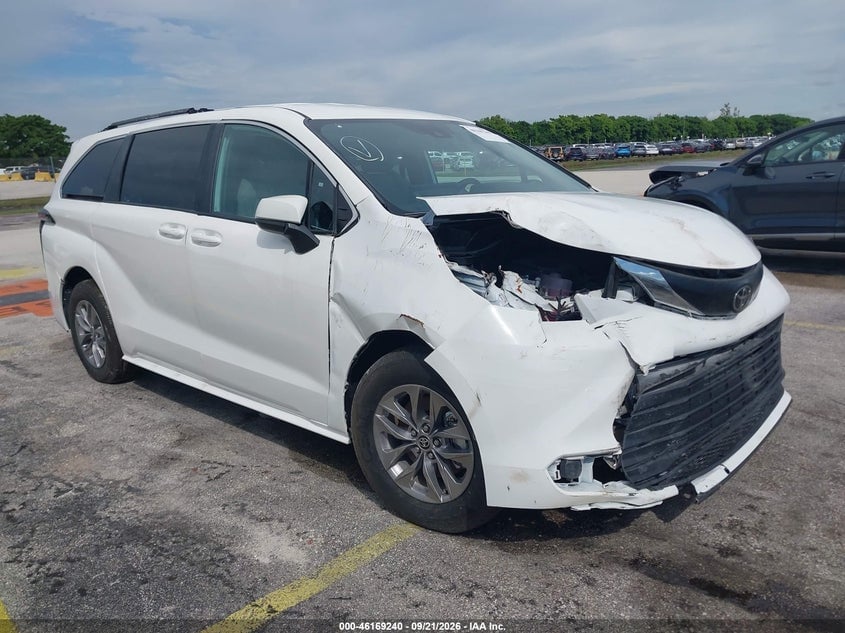 2026 TOYOTA SIENNA LE | 5TDKSKFC7TS231527 | UPCARS