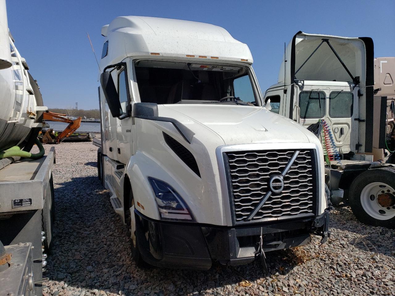 2024 VOLVO VNL | 4V4NC9EH7RN627427 | UPCARS
