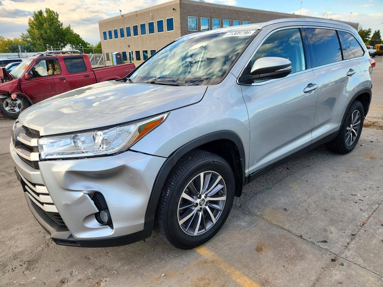 2019 TOYOTA HIGHLANDER XLE | 5TDJZRFH0KS948975 | UPCARS