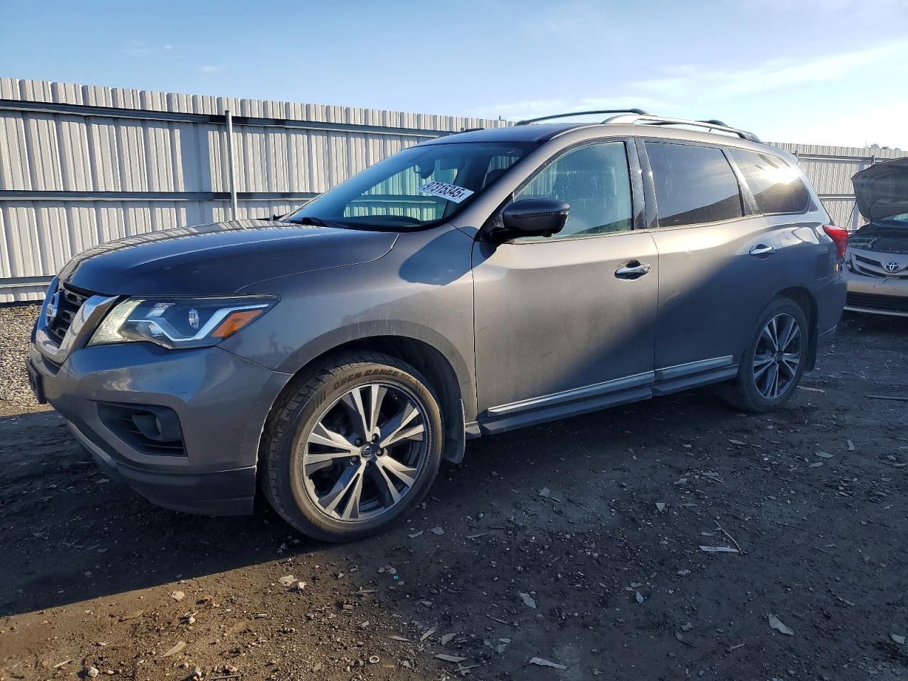 2017 NISSAN PATHFINDER PLATINUM | 5N1DR2MM5HC610658 | UPCARS