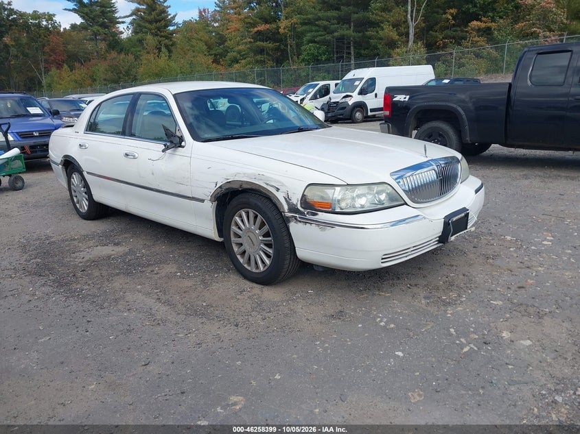 2005 LINCOLN TOWN CAR SIGNATURE | 1LNHM81W25Y622208 | UPCARS