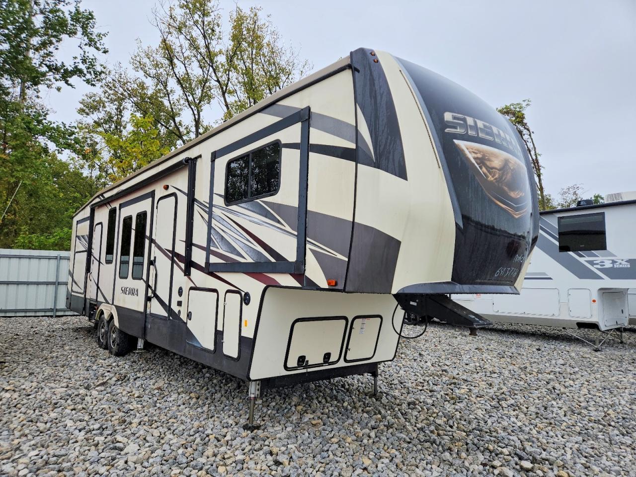 2018 FORESRIVER SIERRA FOREST RIVER  CAMPER | 4X4FSEP29JJ045825 | UPCARS