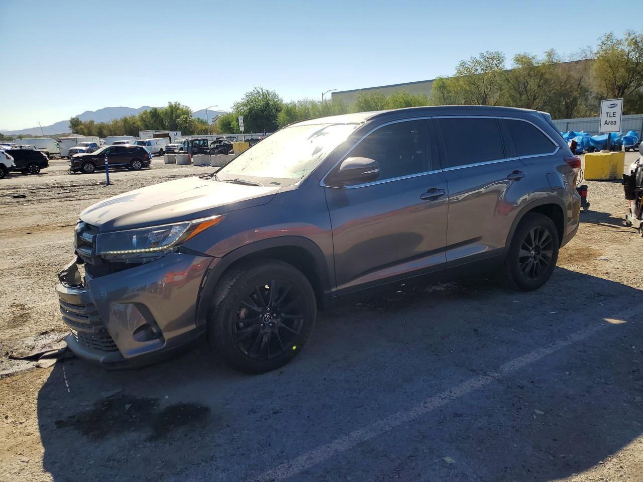 2019 TOYOTA HIGHLANDER SE | 5TDKZRFHXKS569583 | UPCARS