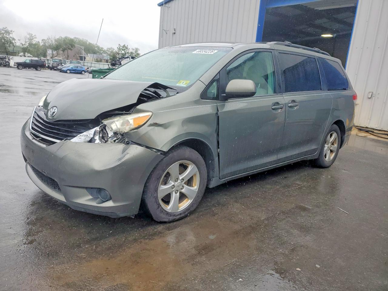 2011 TOYOTA SIENNA LE | 5TDKK3DC2BS086002 | UPCARS