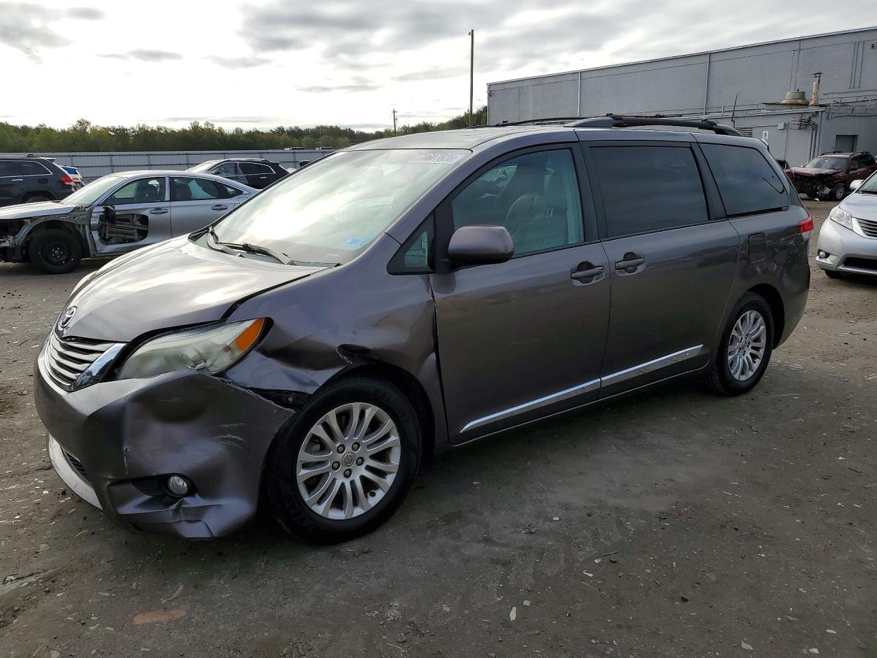 2014 TOYOTA SIENNA XLE 8-PASSENGER | 5TDYK3DCXES428827 | UPCARS