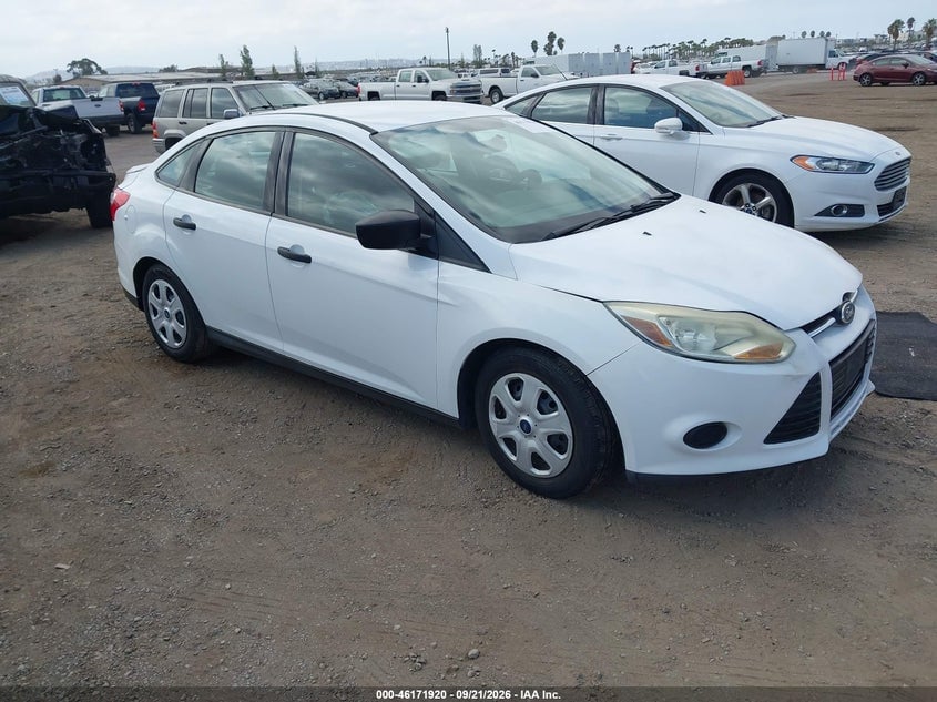2014 FORD FOCU S | 1FADP3E27EL374965 | UPCARS