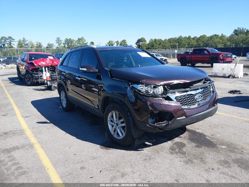 2011 KIA SORENTO LX | 5XYKTDA12BG167830 | UPCARS