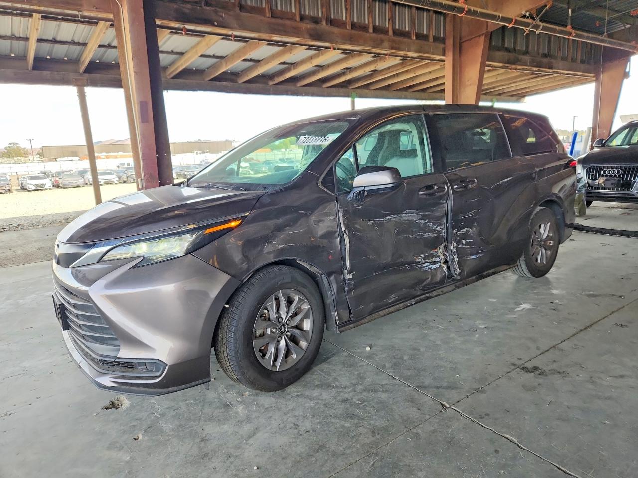 2022 TOYOTA SIENNA LE | 5TDKRKEC1NS118575 | UPCARS