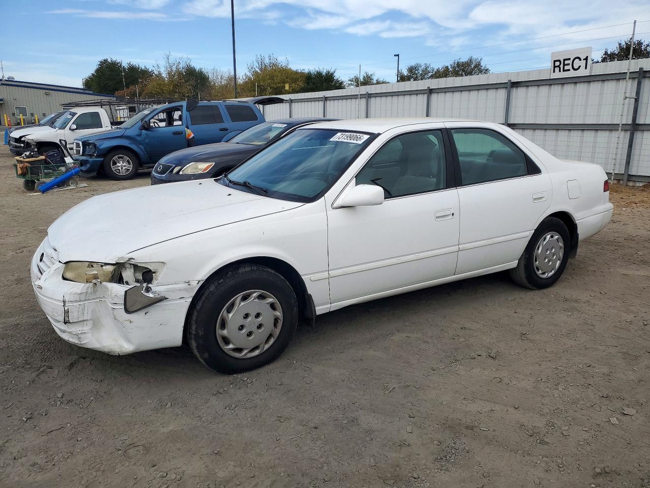 1998 TOYOTA CAMRY LE | JT2BG28K2W0216147 | UPCARS