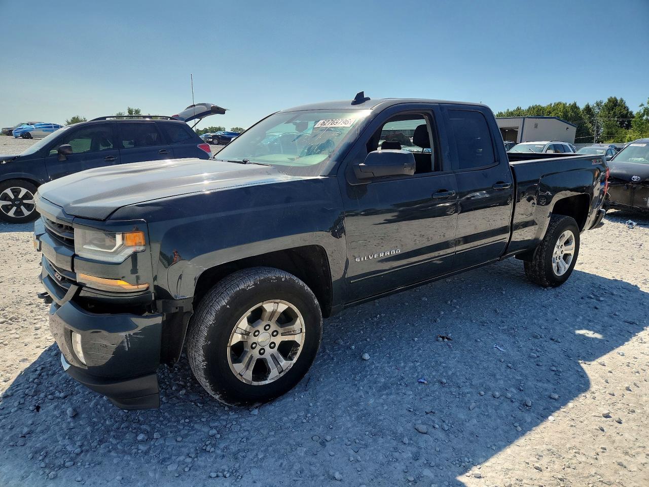 2017 CHEVROLET SILVERADO K1500 LT | 1GCVKREC2HZ391411 | UPCARS
