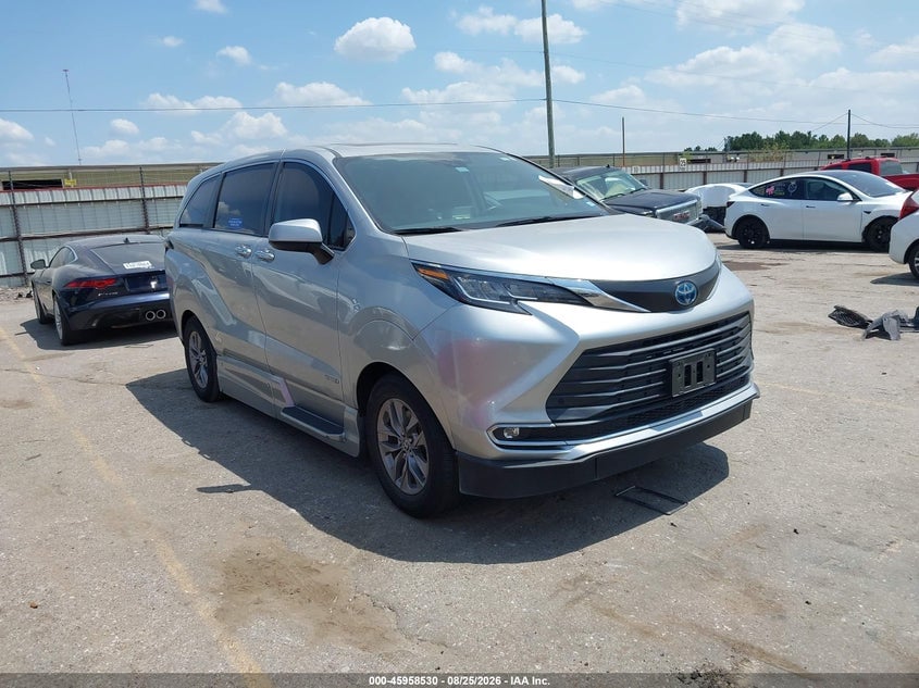 2021 TOYOTA SIENNA XLE | 5TDYRKEC2MS061490 | UPCARS