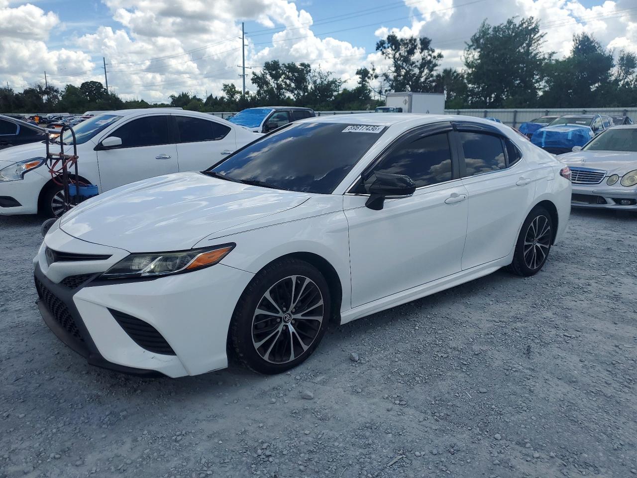 2018 TOYOTA CAMRY SE | 4T1B11HK6JU131196 | UPCARS