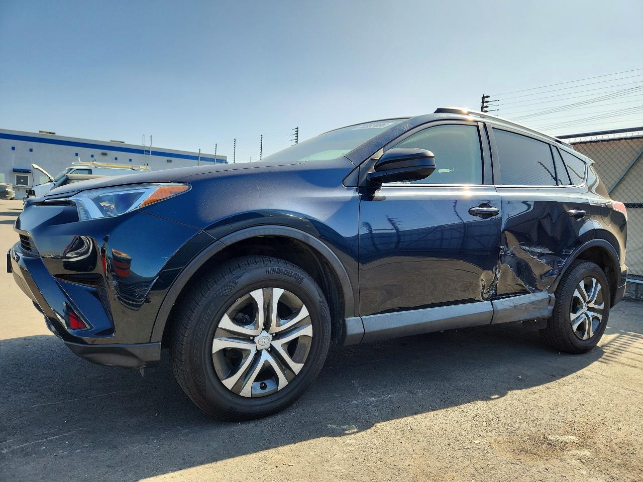 2018 TOYOTA RAV4 LE | JTMZFREV0JJ176086 | UPCARS