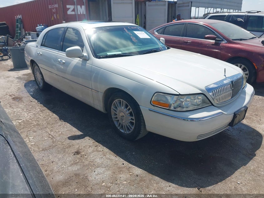 2006 LINCOLN TOWN CAR SIGNATURE LIMITED | 1LNHM82V26Y635774 | UPCARS