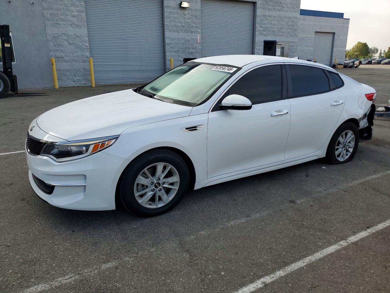 2018 KIA OPTIMA LX | 5XXGT4L33JG225211 | UPCARS
