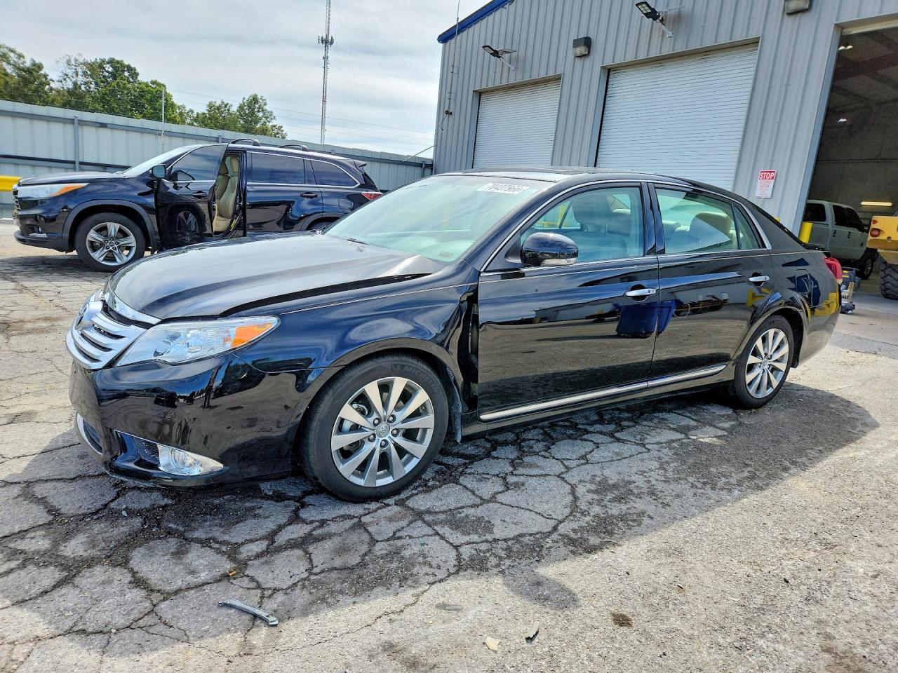 2011 TOYOTA AVALON LIMITED | 4T1BK3DB6BU410874 | UPCARS