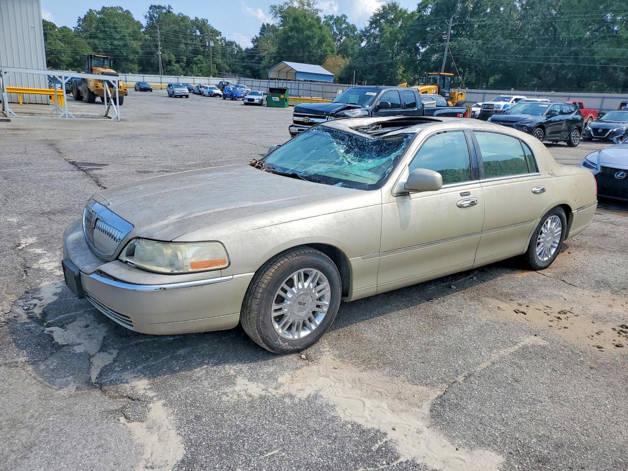 2007 LINCOLN TOWNCAR SIGNATURE LIMITED | 1LNHM82V47Y636877 | UPCARS