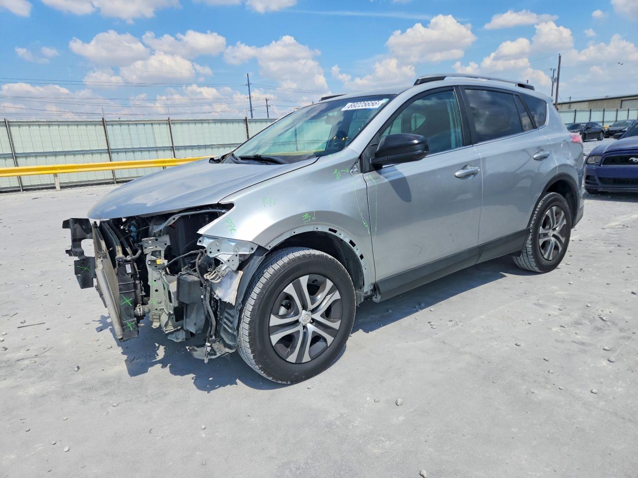 2018 TOYOTA RAV4 LE | 2T3ZFREV2JW517988 | UPCARS
