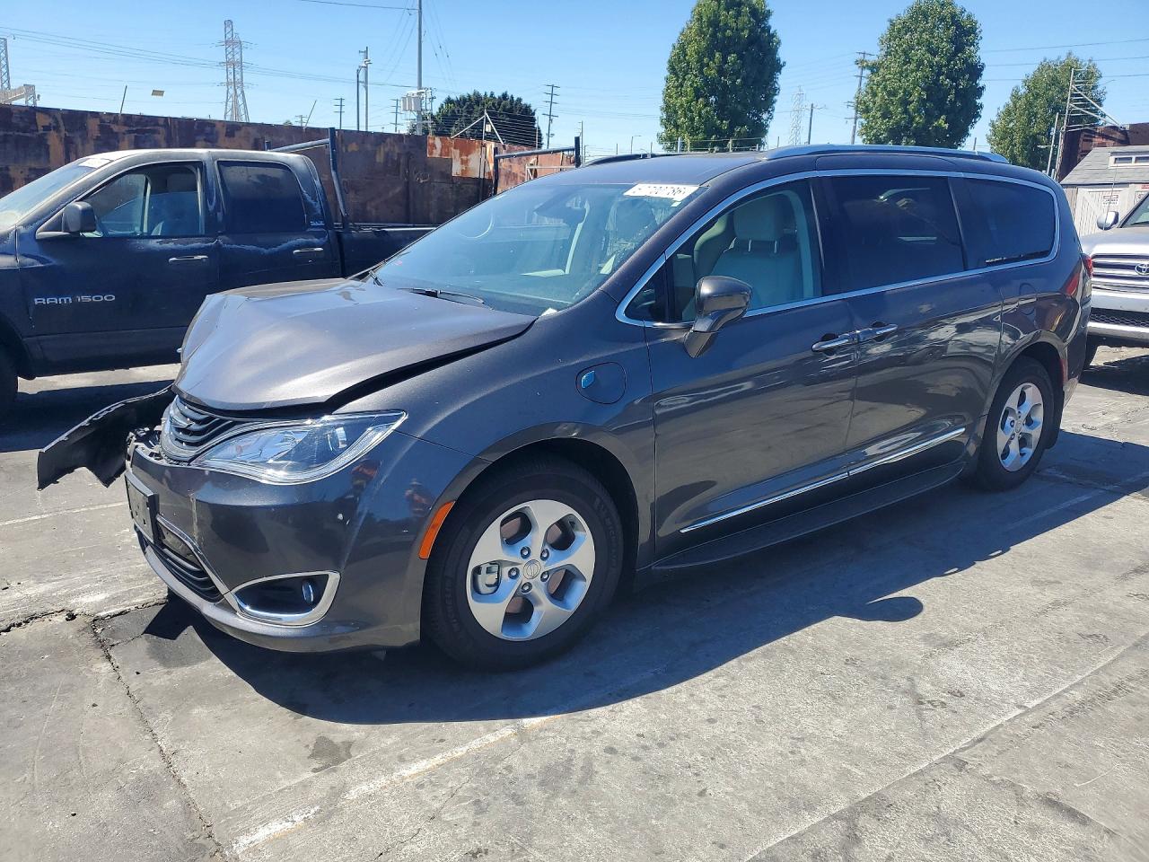 2018 CHRYSLER PACIFICA HYBRID TOURING L | 2C4RC1L77JR124853 | UPCARS