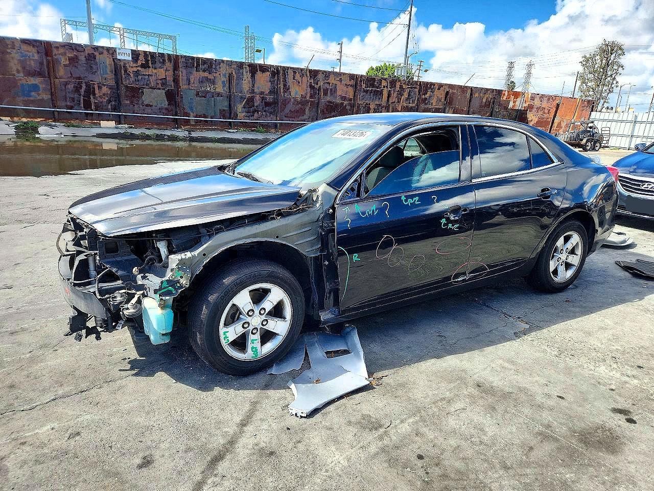 2015 CHEVROLET MALIBU LS | 1G11B5SL7FF297320 | UPCARS