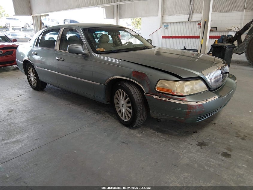 2004 LINCOLN TOWN CAR SIGNATURE | 1LNHM81W44Y678326 | UPCARS